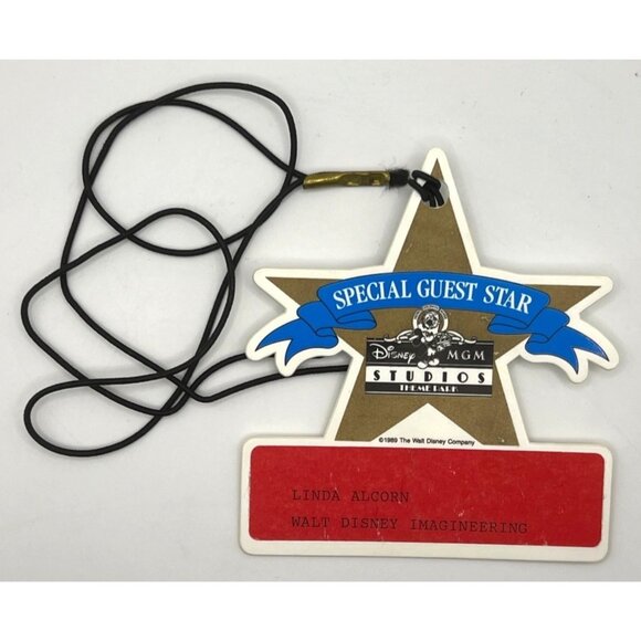 Rare Disney MGM Studios 1989 Special Guest STAR Linda Alcorn Imagineering Badge - Picture 1 of 4